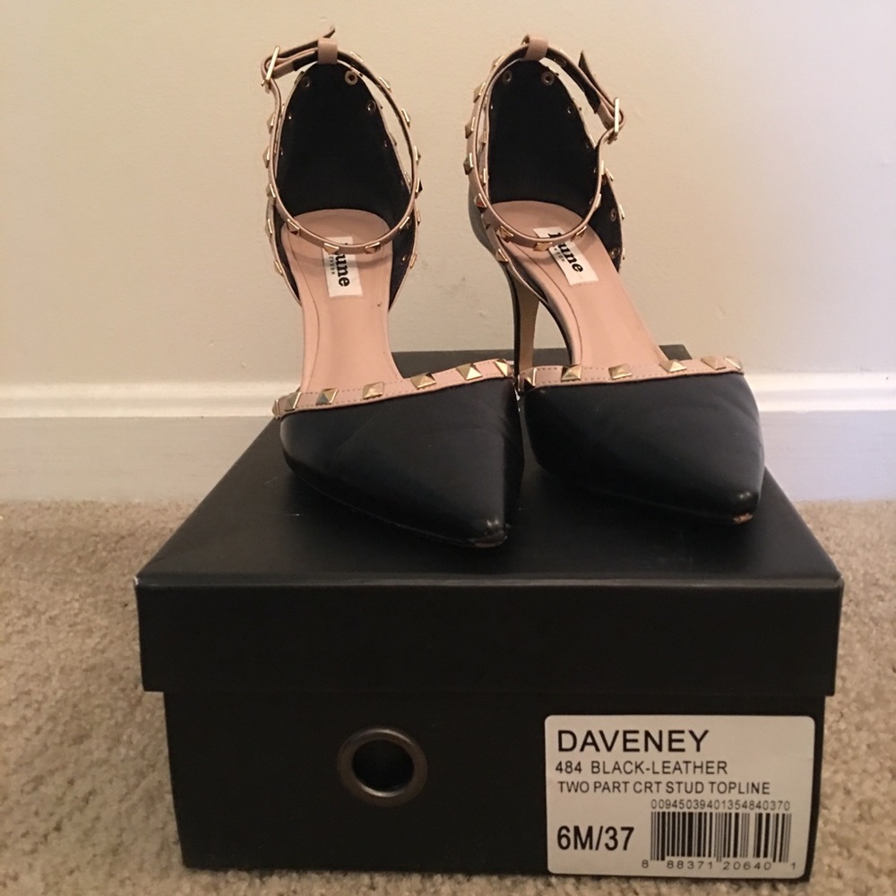 Black D’orsay pumps